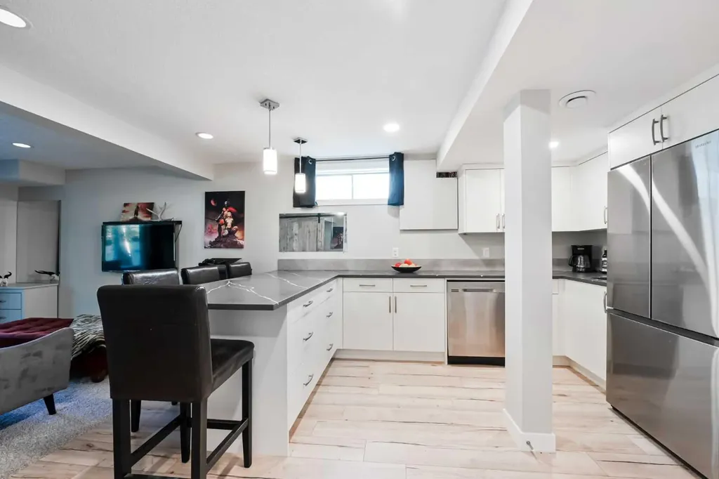44 Coach Manor Rise SW Calgary AB T3H 1C4