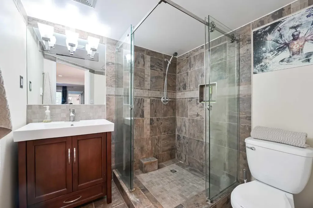 44 Coach Manor Rise SW Calgary AB T3H 1C4
