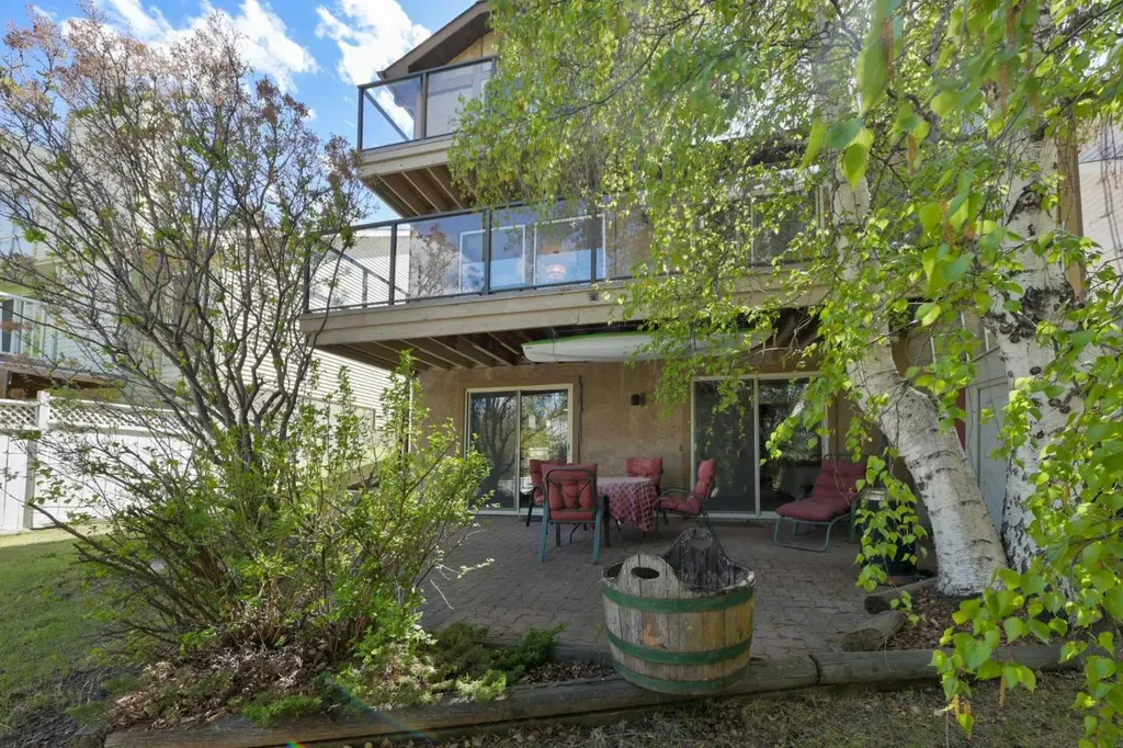 44 Coach Manor Rise SW Calgary AB T3H 1C4