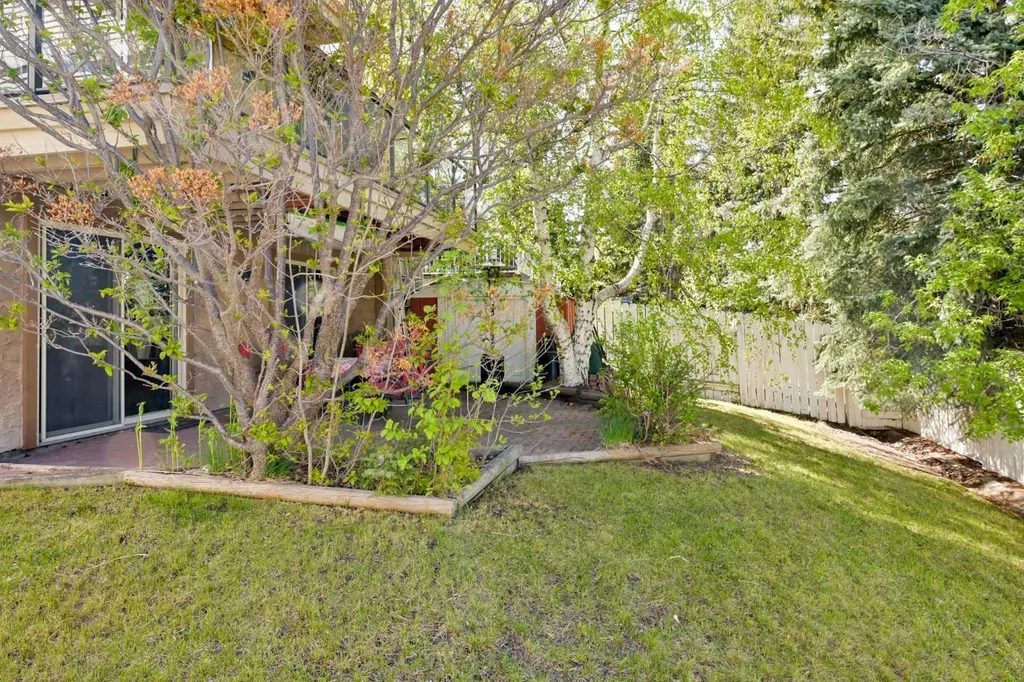 44 Coach Manor Rise SW Calgary AB T3H 1C4