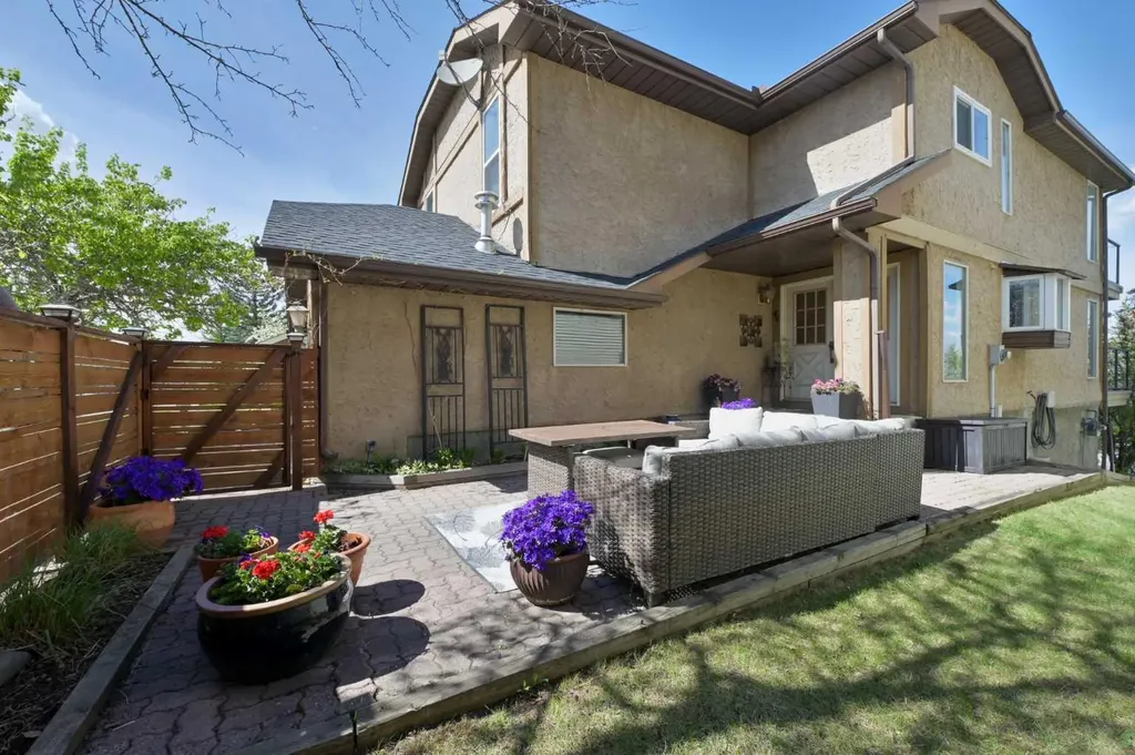 44 Coach Manor Rise SW Calgary AB T3H 1C4