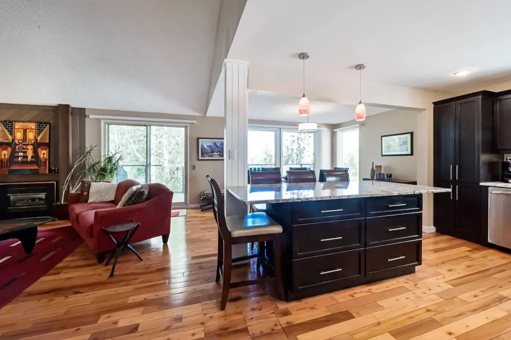 44 Coach Manor Rise SW Calgary AB T3H 1C4