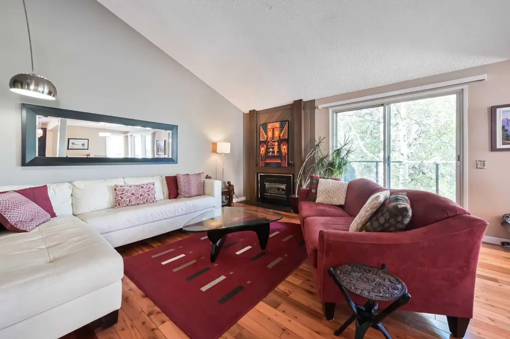 44 Coach Manor Rise SW Calgary AB T3H 1C4