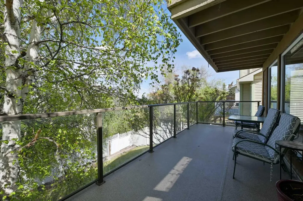 44 Coach Manor Rise SW Calgary AB T3H 1C4