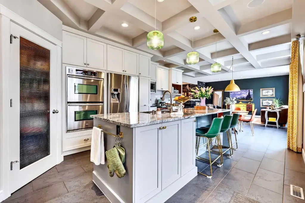 31 Kingston View SE Airdrie AB T4A 0K4