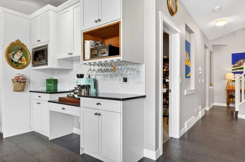 31 Kingston View SE Airdrie AB T4A 0K4