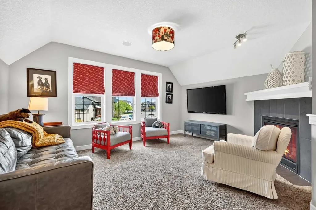 31 Kingston View SE Airdrie AB T4A 0K4