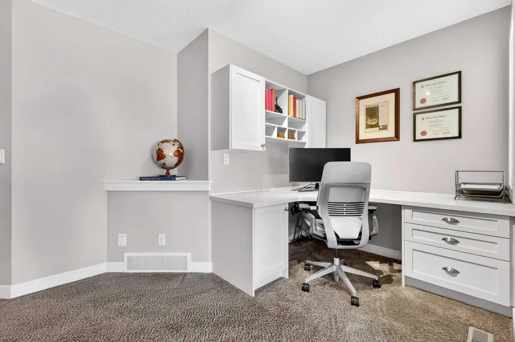 31 Kingston View SE Airdrie AB T4A 0K4