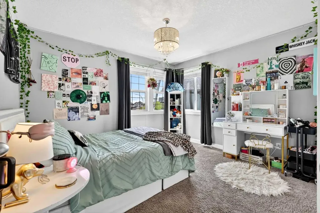 31 Kingston View SE Airdrie AB T4A 0K4