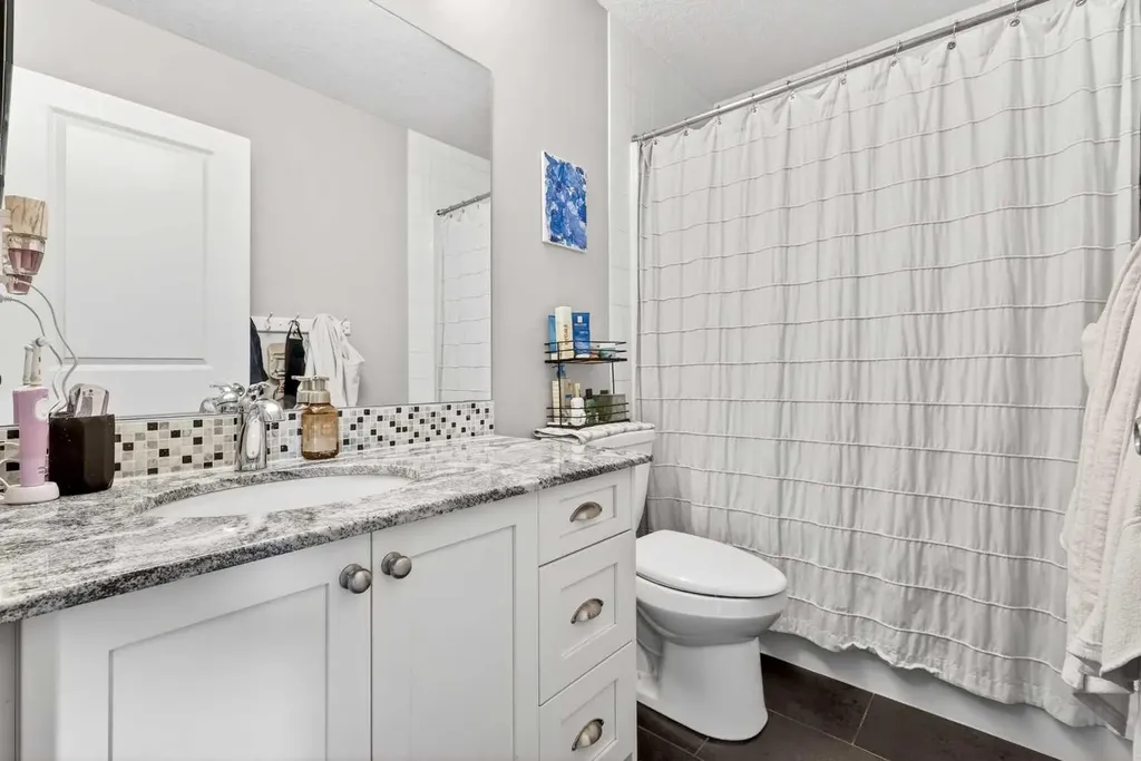 31 Kingston View SE Airdrie AB T4A 0K4