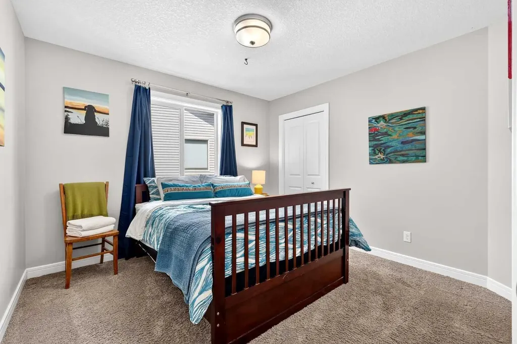 31 Kingston View SE Airdrie AB T4A 0K4