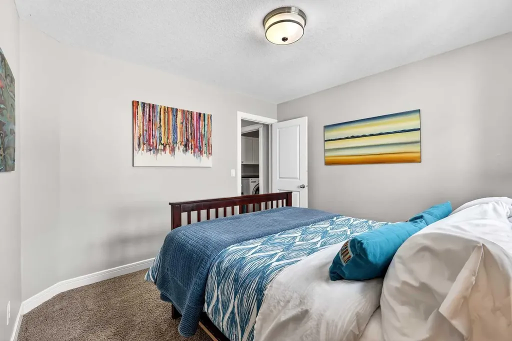 31 Kingston View SE Airdrie AB T4A 0K4