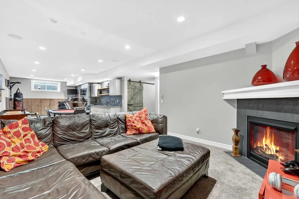 31 Kingston View SE Airdrie AB T4A 0K4