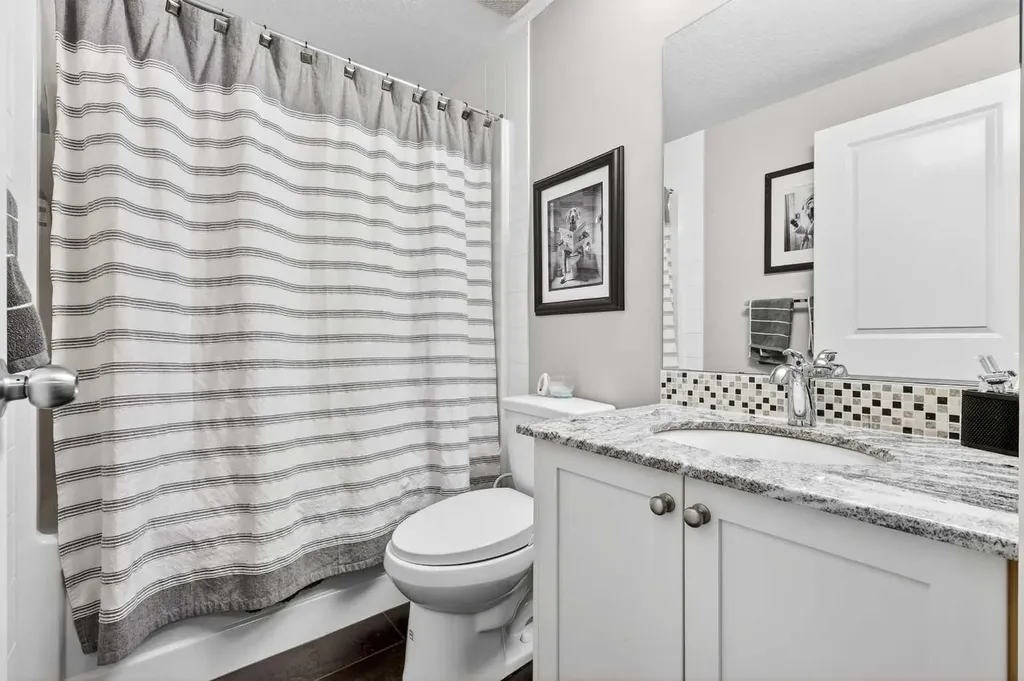 31 Kingston View SE Airdrie AB T4A 0K4