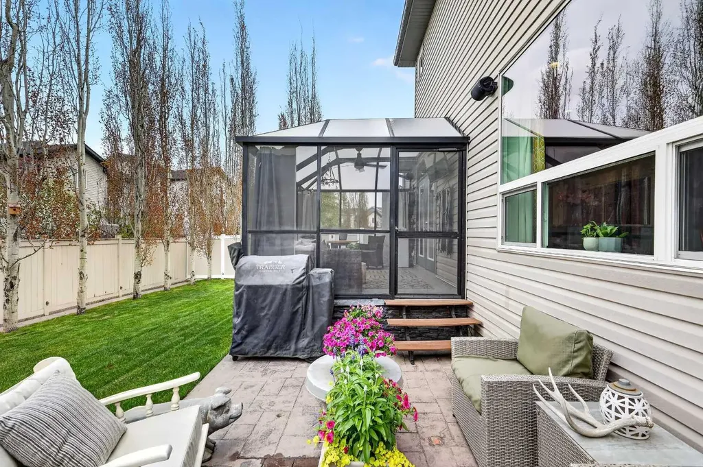 31 Kingston View SE Airdrie AB T4A 0K4