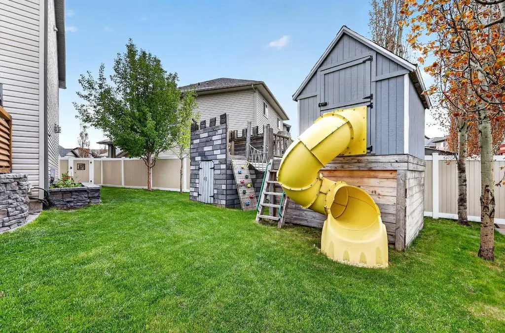 31 Kingston View SE Airdrie AB T4A 0K4