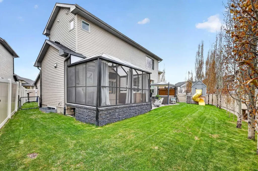 31 Kingston View SE Airdrie AB T4A 0K4