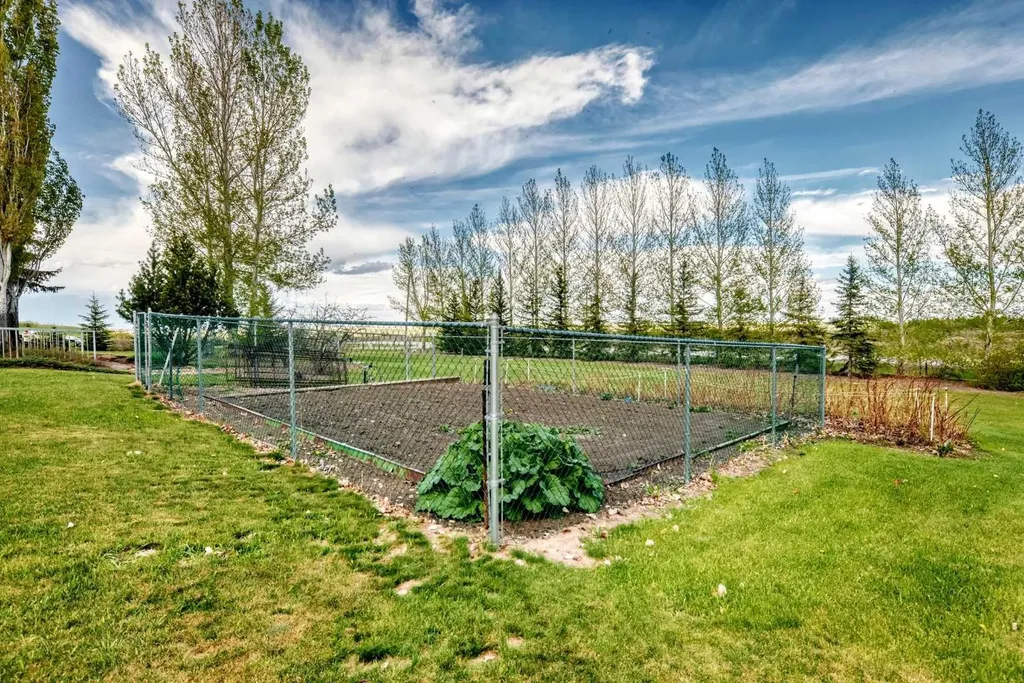 16253 262 Avenue E De Winton AB T1S 4G7