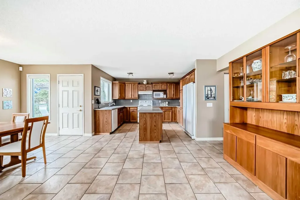 16253 262 Avenue E De Winton AB T1S 4G7