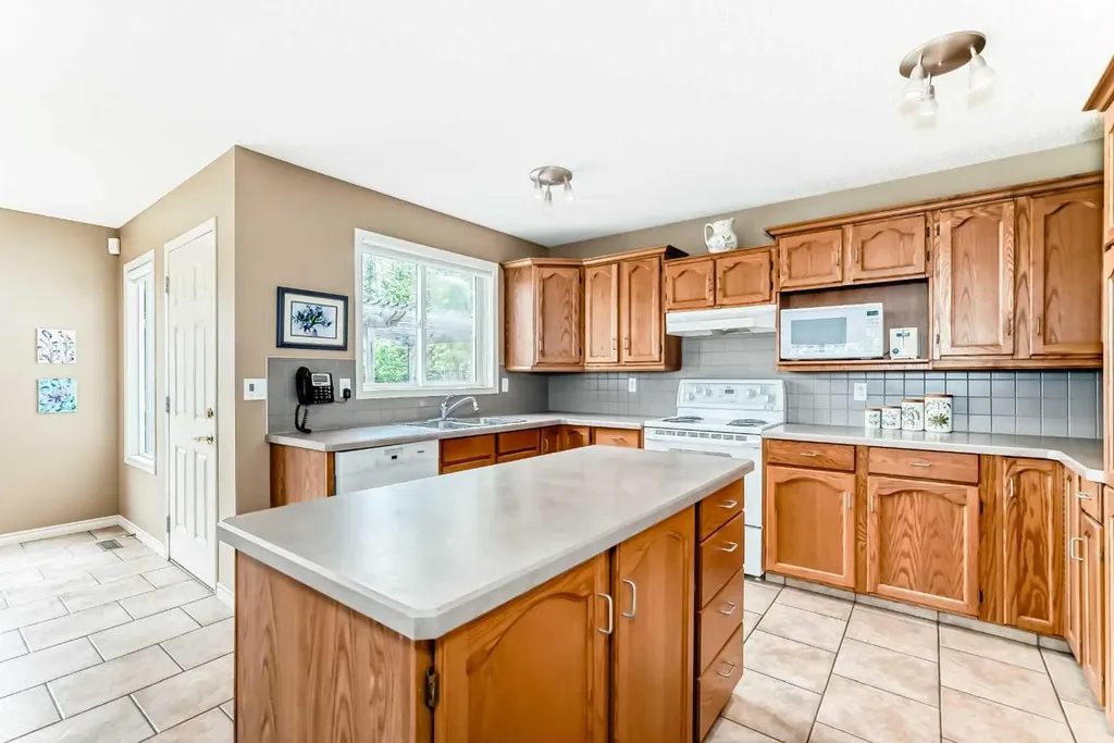 16253 262 Avenue E De Winton AB T1S 4G7