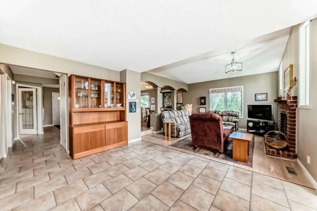 16253 262 Avenue E De Winton AB T1S 4G7