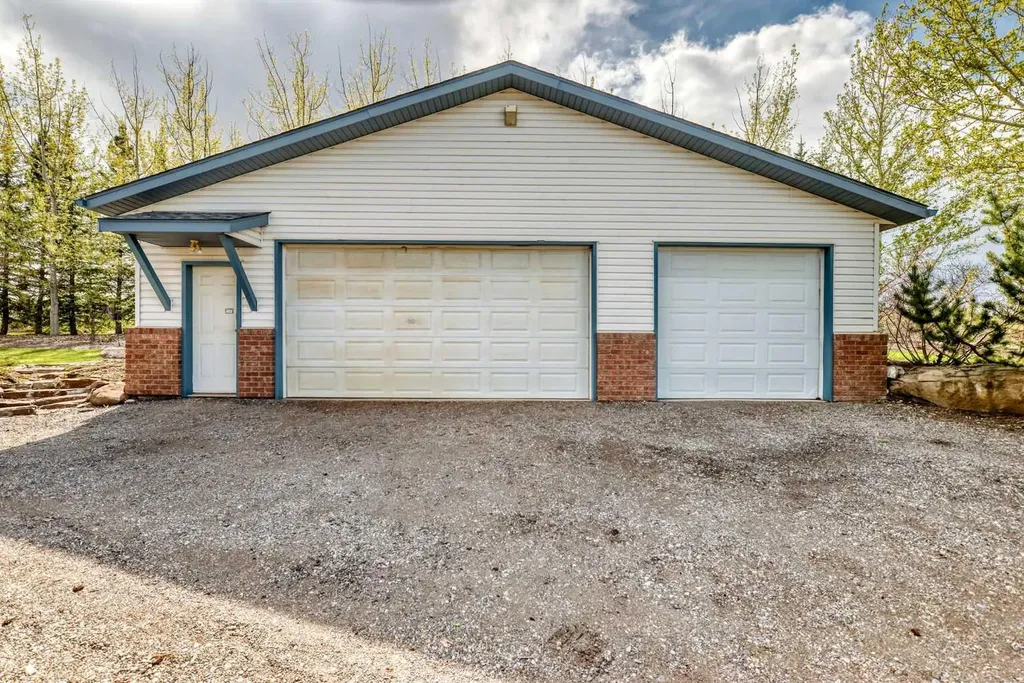 16253 262 Avenue E De Winton AB T1S 4G7
