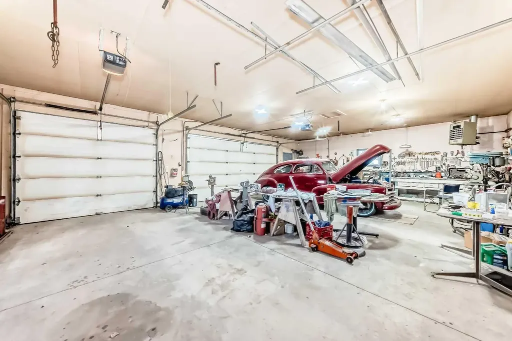 16253 262 Avenue E De Winton AB T1S 4G7