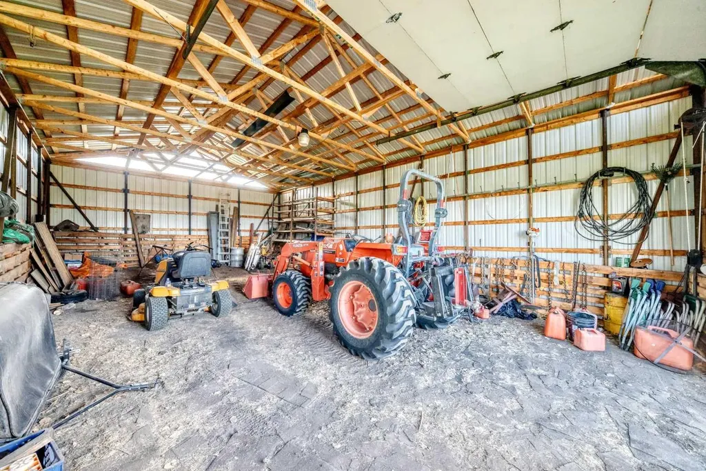 16253 262 Avenue E De Winton AB T1S 4G7