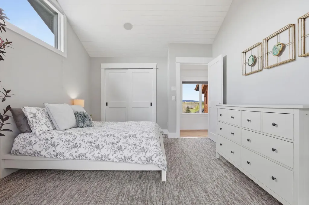 648 Montclair Place Rural Rocky View County AB T4C 0A9