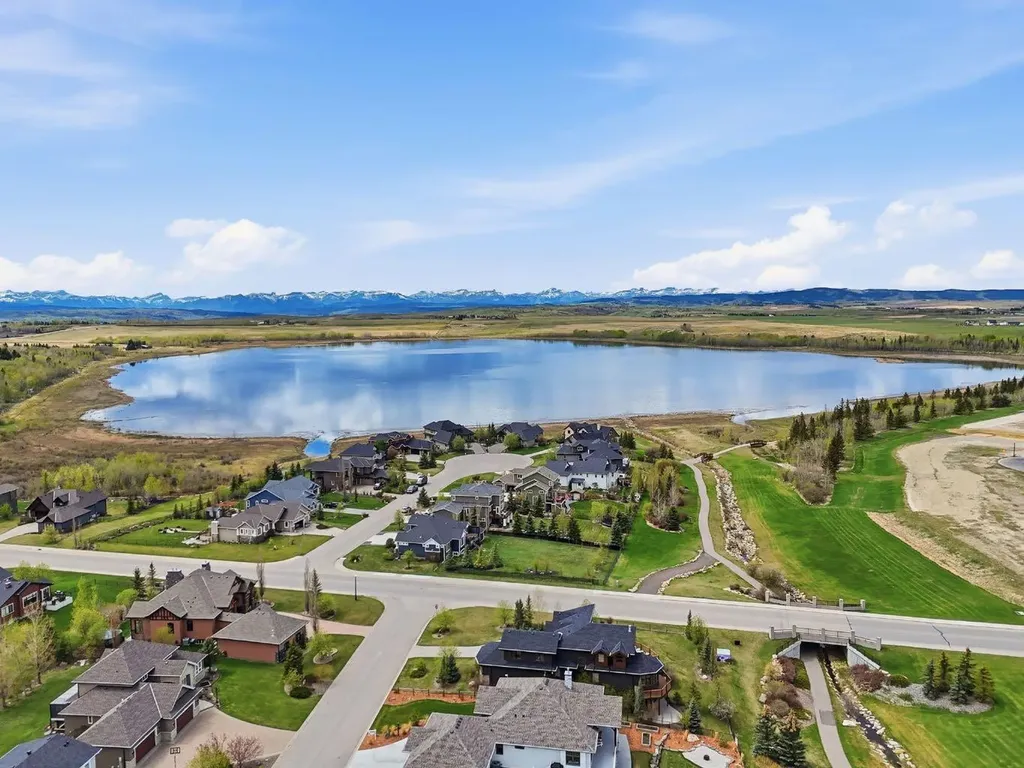 648 Montclair Place Rural Rocky View County AB T4C 0A9