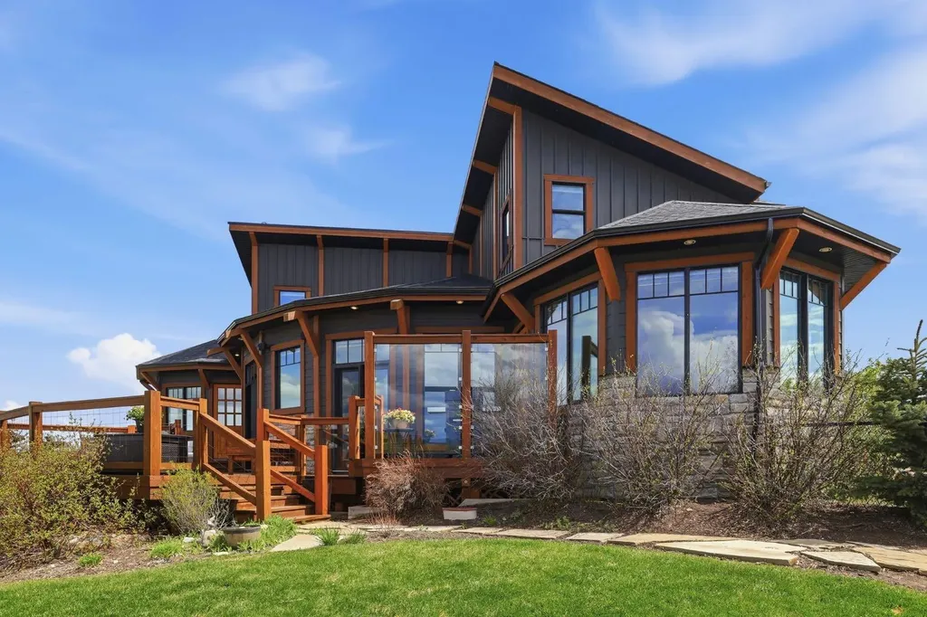 648 Montclair Place Rural Rocky View County AB T4C 0A9