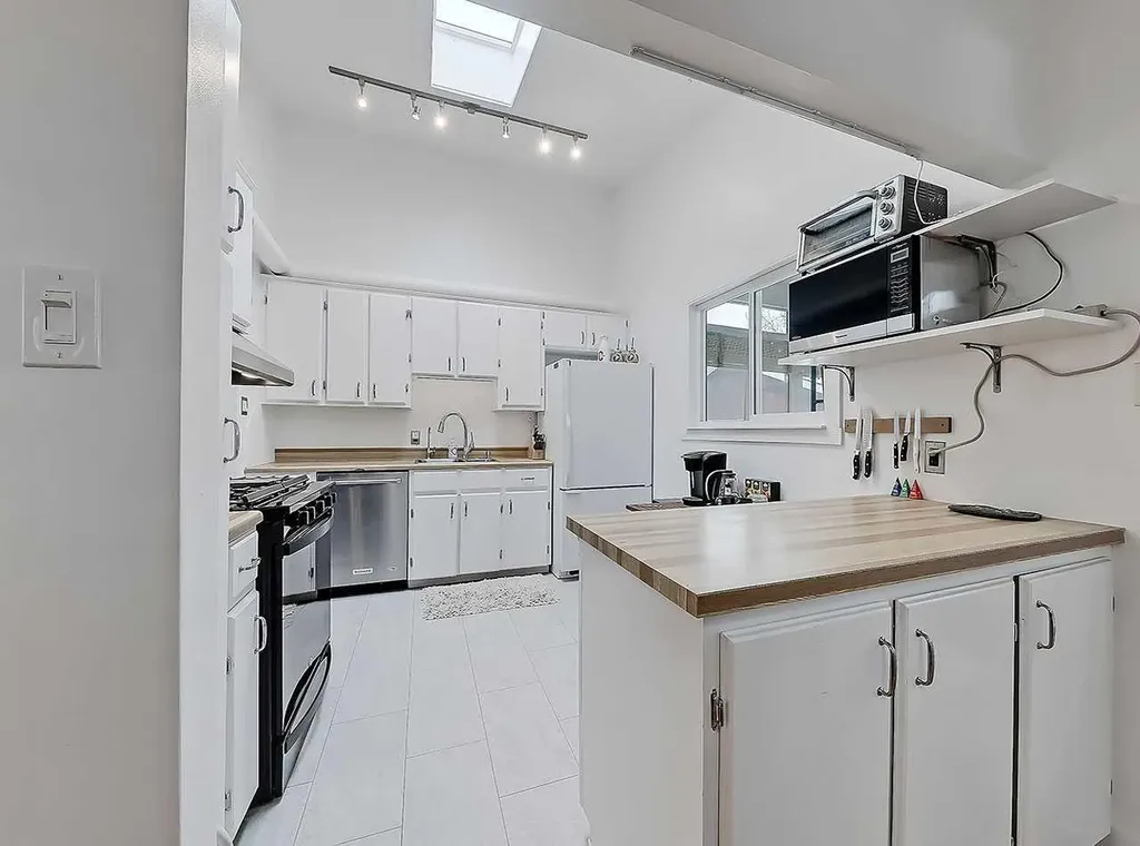 247 Simons Road NW Calgary AB T2K 2X4