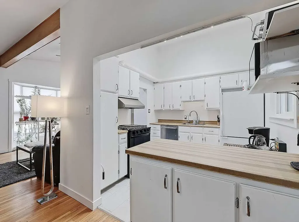 247 Simons Road NW Calgary AB T2K 2X4