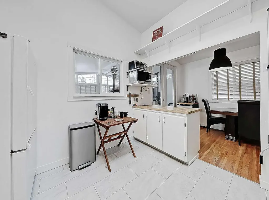 247 Simons Road NW Calgary AB T2K 2X4