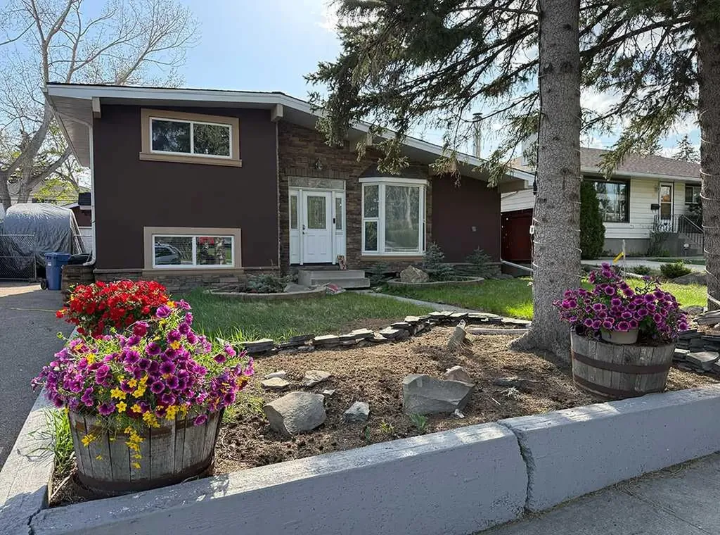 247 Simons Road NW Calgary AB T2K 2X4