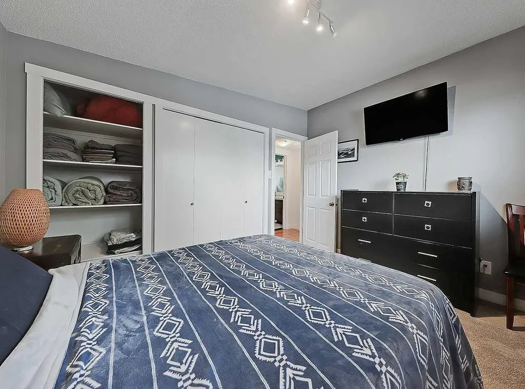 247 Simons Road NW Calgary AB T2K 2X4