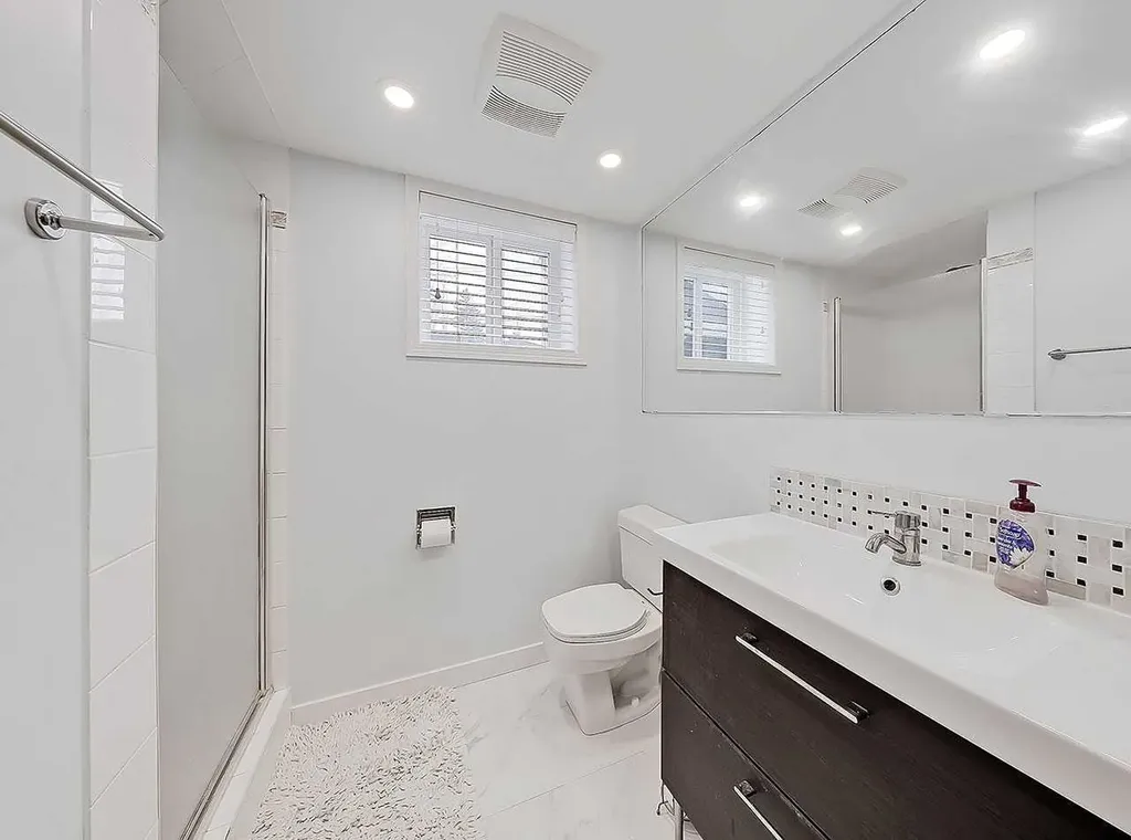 247 Simons Road NW Calgary AB T2K 2X4