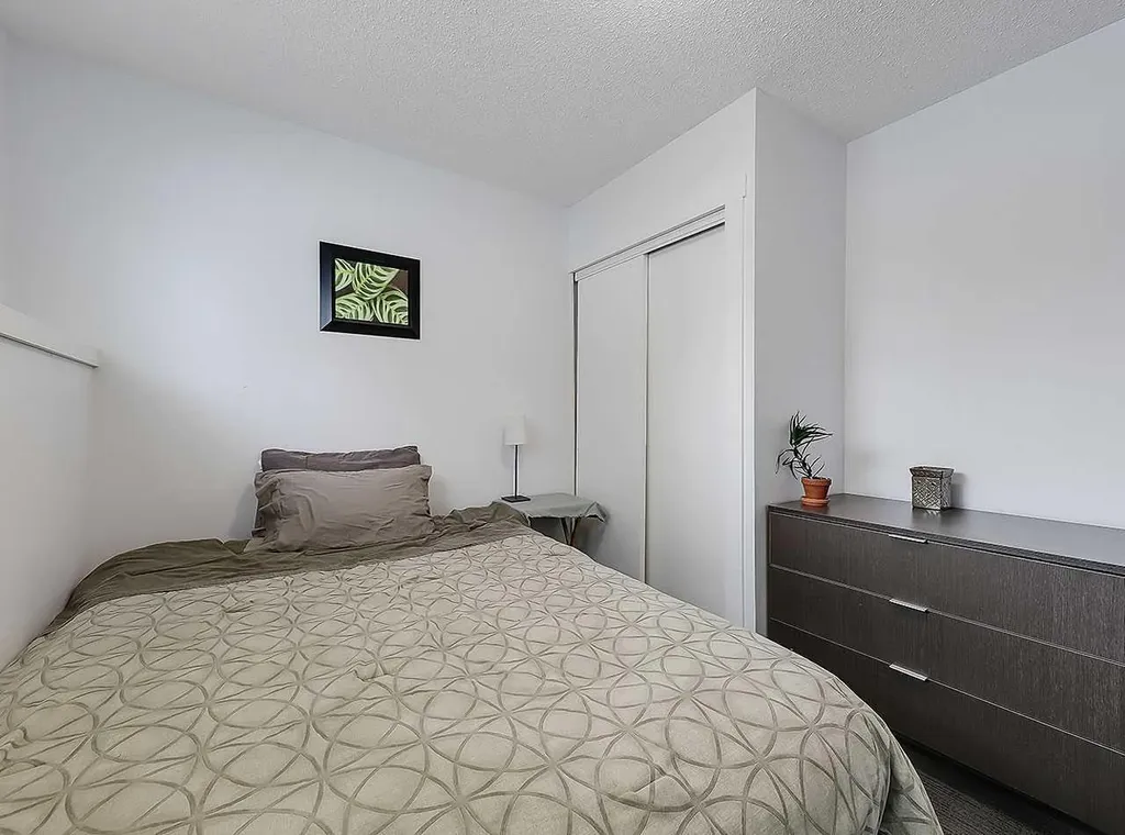 247 Simons Road NW Calgary AB T2K 2X4