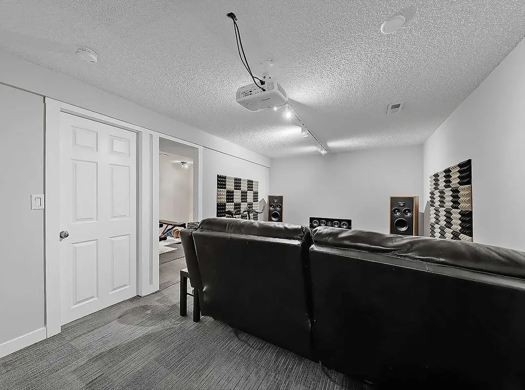 247 Simons Road NW Calgary AB T2K 2X4