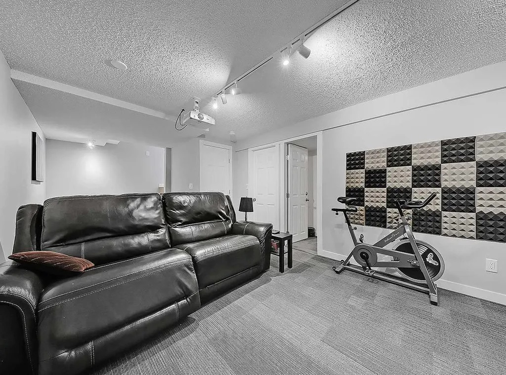 247 Simons Road NW Calgary AB T2K 2X4