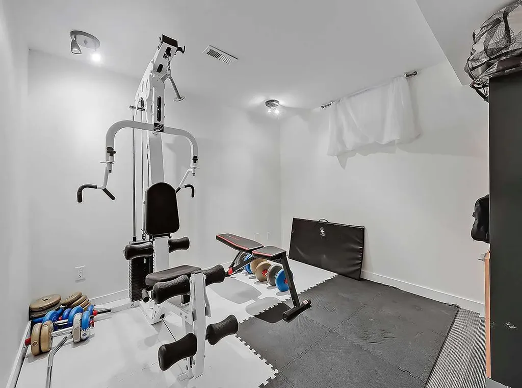 247 Simons Road NW Calgary AB T2K 2X4