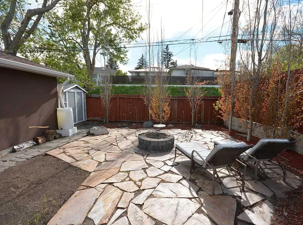 247 Simons Road NW Calgary AB T2K 2X4