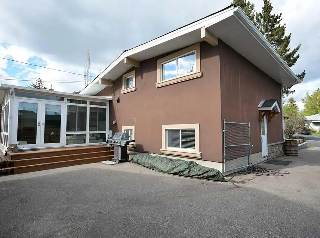 247 Simons Road NW Calgary AB T2K 2X4