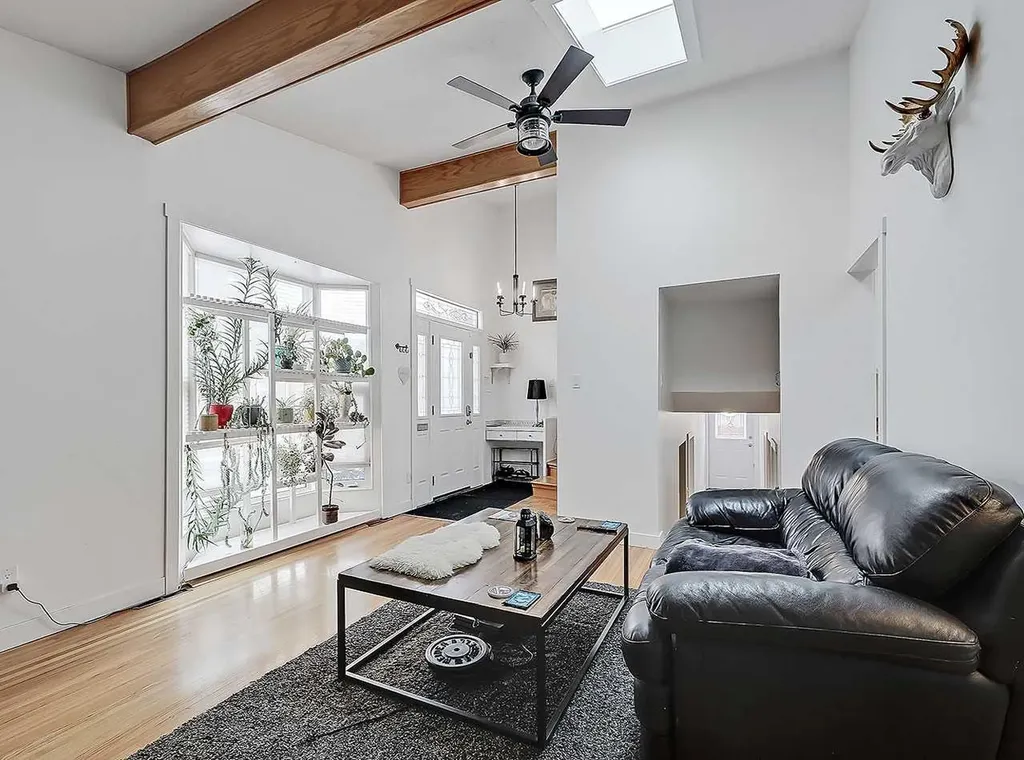 247 Simons Road NW Calgary AB T2K 2X4