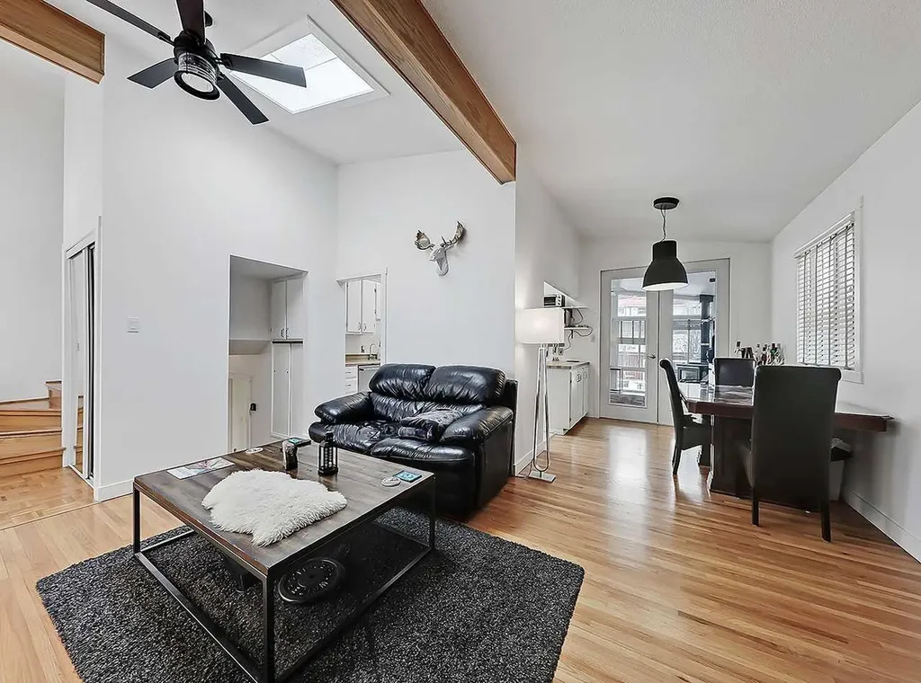 247 Simons Road NW Calgary AB T2K 2X4
