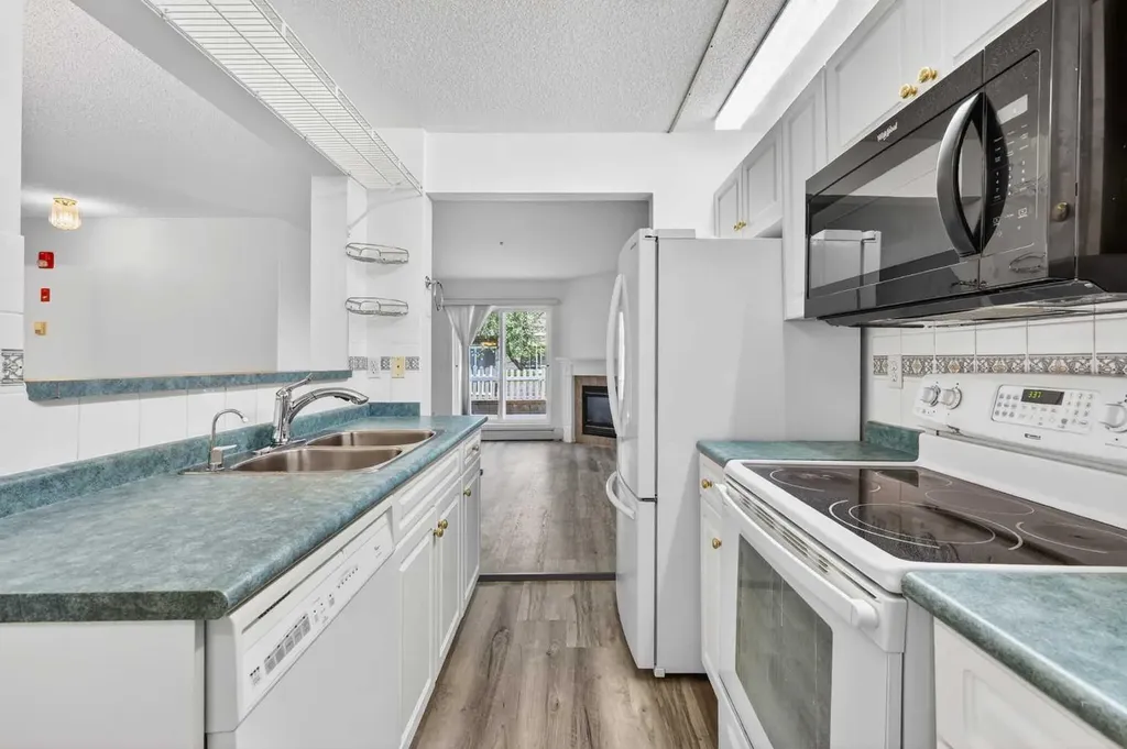 280 Shawville Way SE Calgary AB T2Y 3Z8