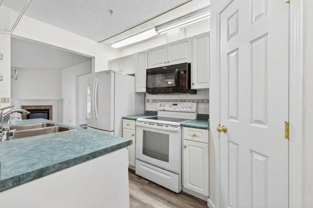 280 Shawville Way SE Calgary AB T2Y 3Z8