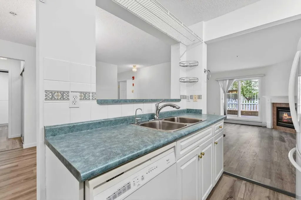 280 Shawville Way SE Calgary AB T2Y 3Z8