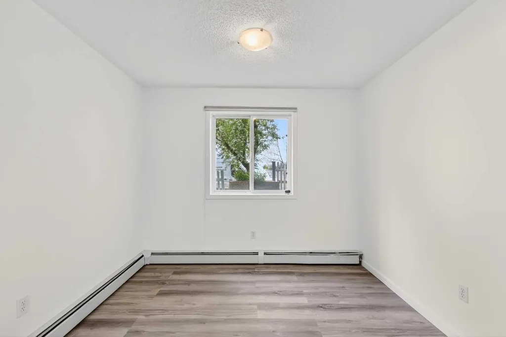 280 Shawville Way SE Calgary AB T2Y 3Z8