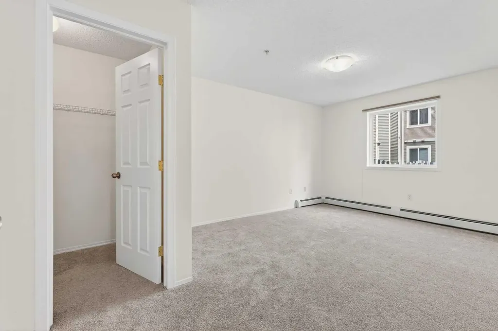 280 Shawville Way SE Calgary AB T2Y 3Z8